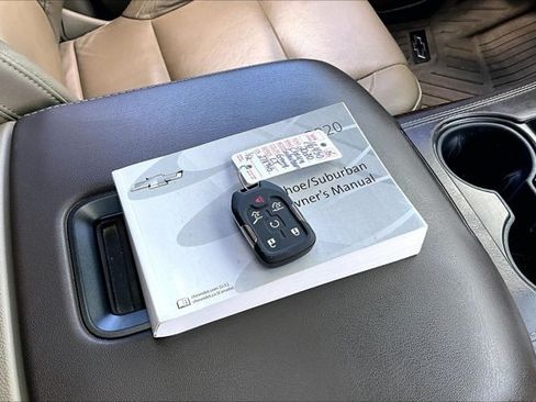 Used 2020 Chevrolet Suburban LT AWD/4WD image 34