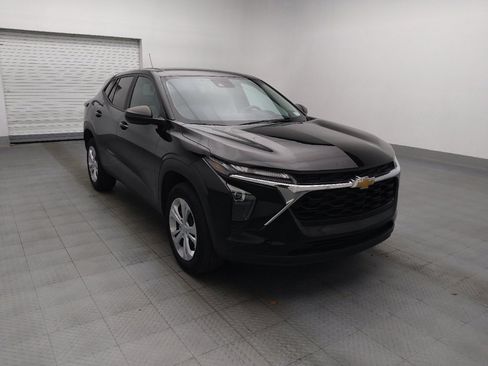 Used 2025 Chevrolet Trax LS FWD image 13
