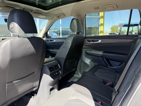 Used 2024 Volkswagen Atlas SEL Premium R-Line AWD/4WD image 39