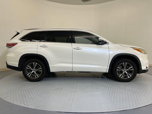 Used 2016 Toyota Highlander XLE image 8