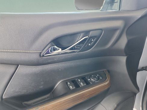 Used 2020 GMC Acadia SLE w/ LPO, Floor Liner Package image 18