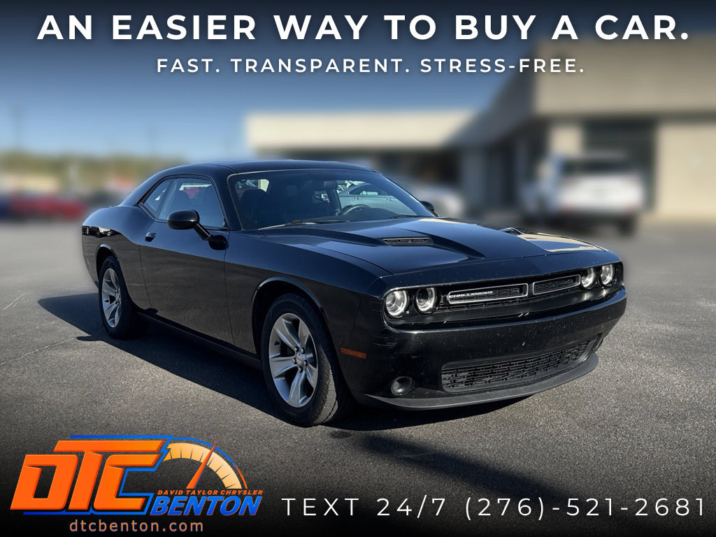 Used 2016 Dodge Challenger SXT w/ Driver Convenience Group RWD image 1