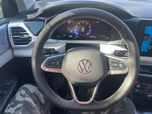 New 2025 Volkswagen Taos SE image 25