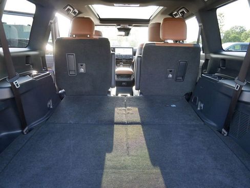 Used 2024 Lexus GX 550 w/ Cold Area Package AWD/4WD image 12