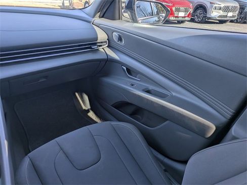 Used 2023 Hyundai Elantra SEL w/ Convenience Package image 16