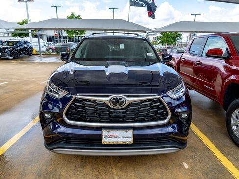 New 2026 Toyota Highlander Platinum AWD/4WD image 3