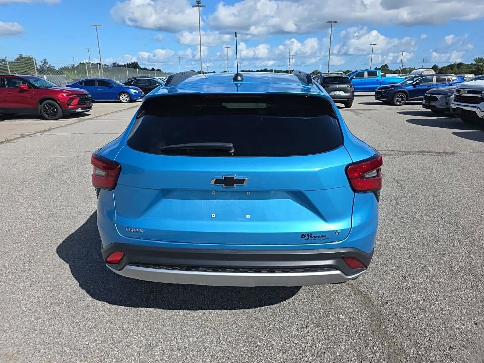Used 2025 Chevrolet Trax LT w/ Driver Confidence Package FWD image 5