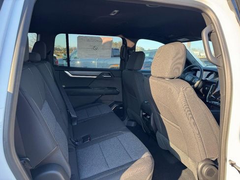 New 2026 GMC Acadia Elevation image 7