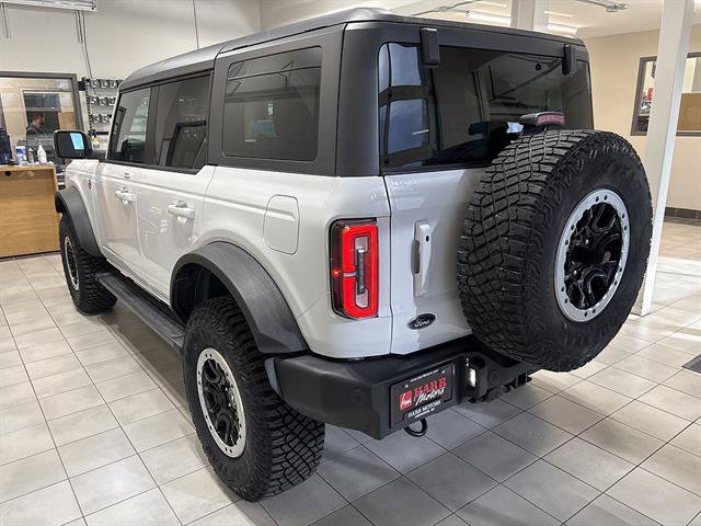 Used 2023 Ford Bronco Outer Banks w/ Sasquatch Package AWD/4WD image 2