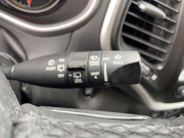 Used 2018 Jeep Cherokee Overland w/ Technology Group AWD/4WD image 29