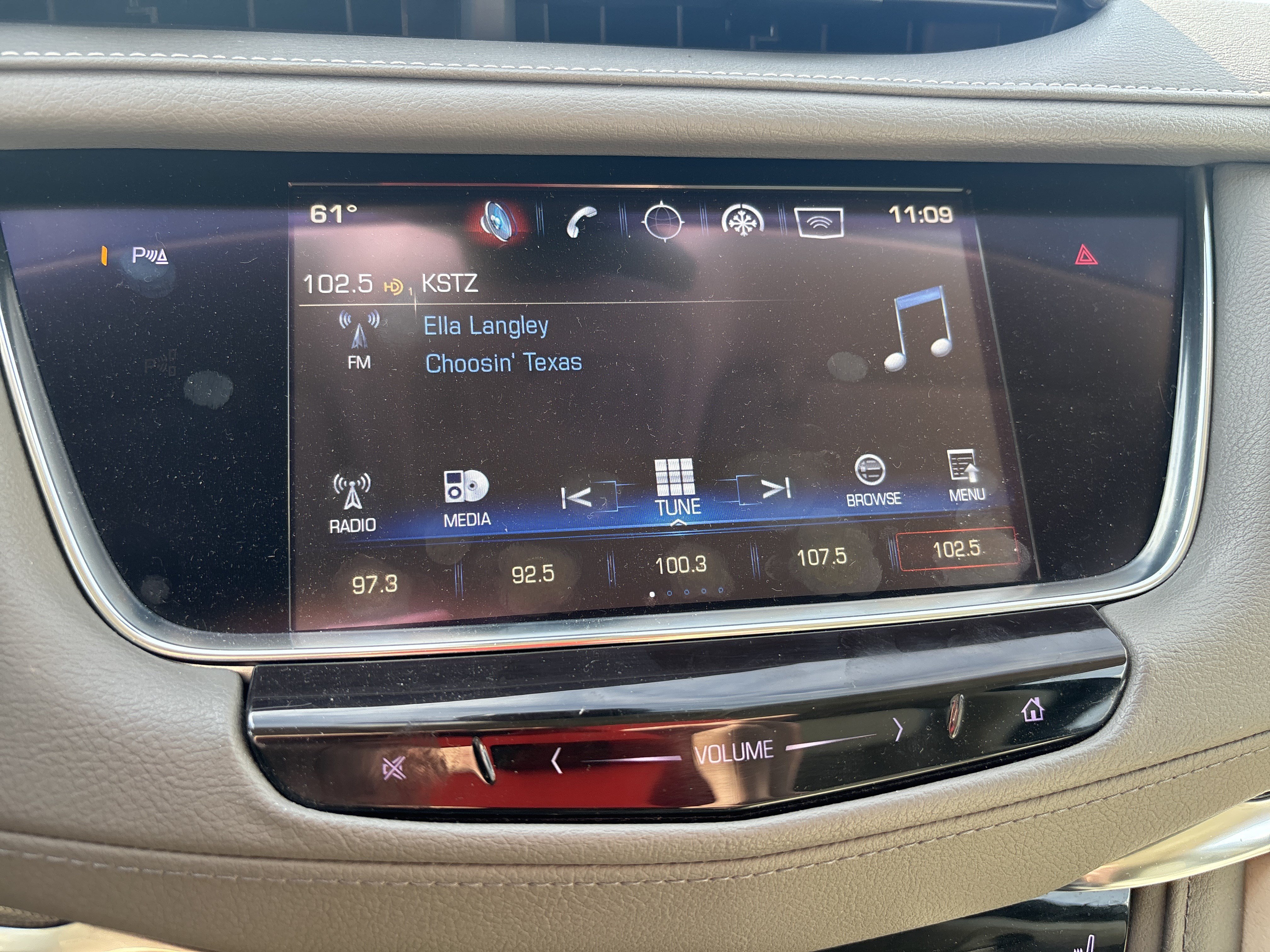 Used 2017 Cadillac XT5 Luxury w/ Driver Awareness Package AWD/4WD image 16