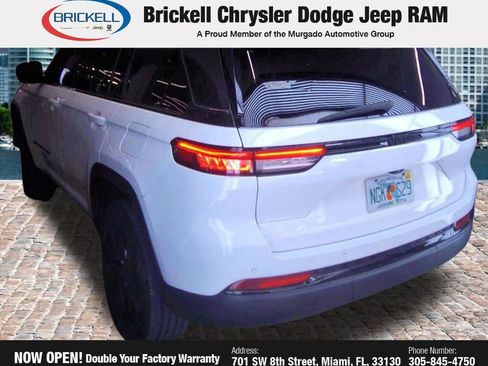 Used 2023 Jeep Grand Cherokee Altitude RWD image 20