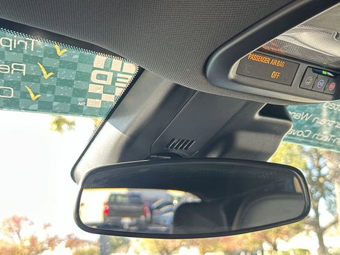 Certified 2025 Chevrolet Trax RS image 29