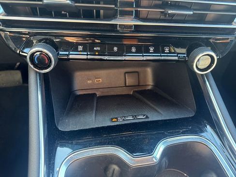 Certified 2025 Chevrolet Traverse LT image 23