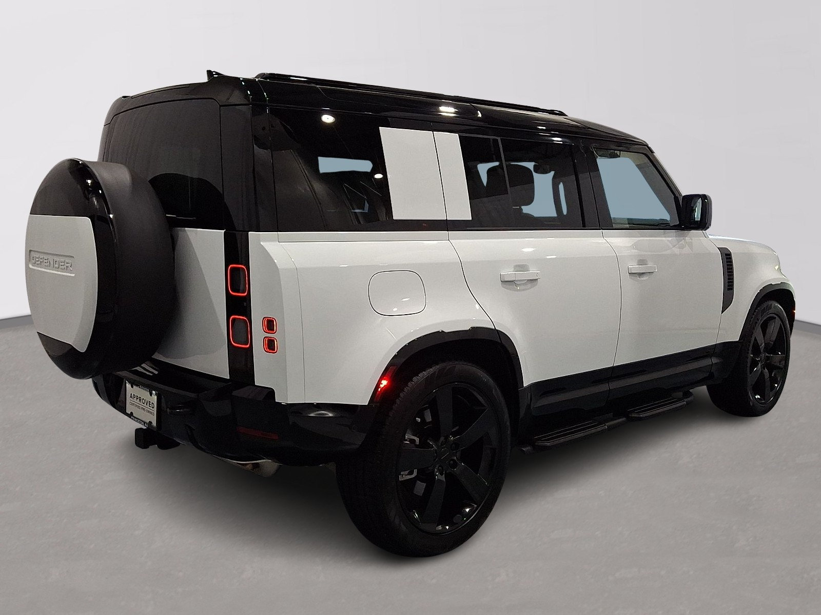 Certified 2026 Land Rover Defender 110 X-Dynamic SE AWD/4WD image 4