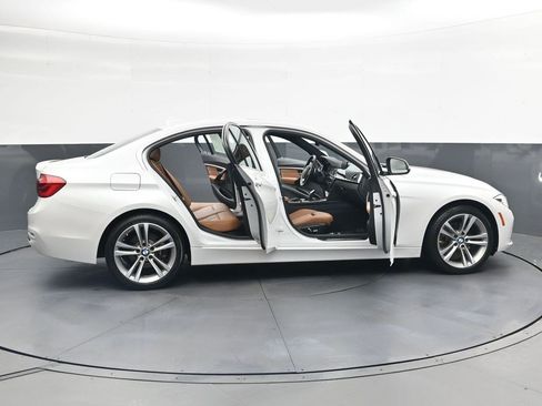 Used 2017 BMW 330i Sedan RWD image 40