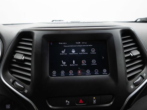 Used 2021 Jeep Cherokee Latitude Plus FWD image 3