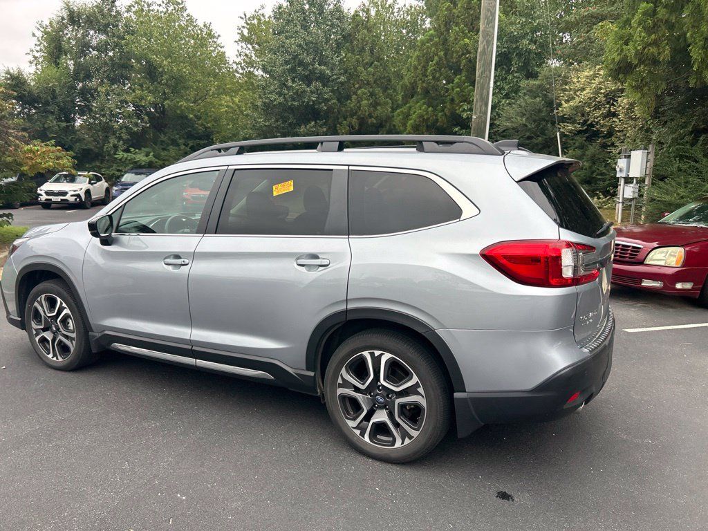 Used 2024 Subaru Ascent Limited w/ Technology Package AWD/4WD image 6
