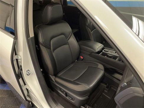 Used 2024 Nissan Pathfinder SL w/ Black Appearance Package image 26