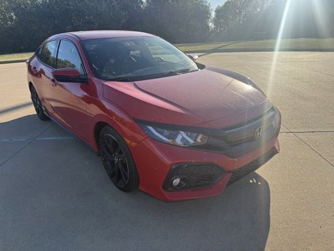 Used 2018 Honda Civic Sport image 2