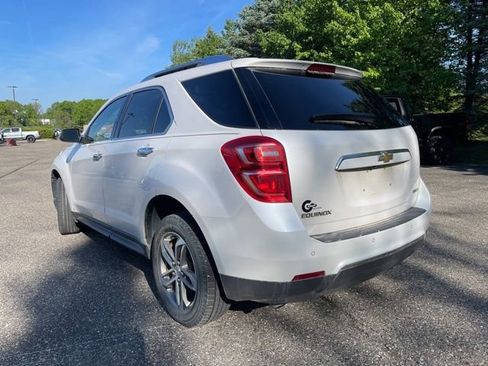 Used 2017 Chevrolet Equinox Premier w/ Enhanced Convenience Package FWD image 4