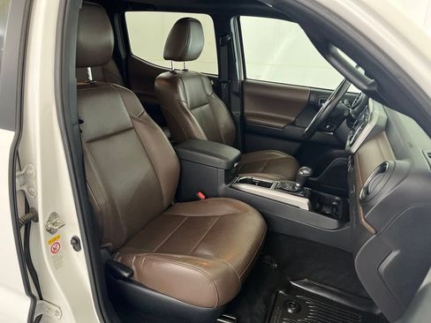 Used 2018 Toyota Tacoma Limited AWD/4WD image 21