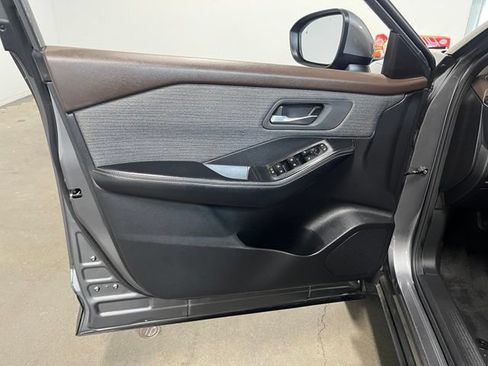 Used 2023 Nissan Rogue SV AWD/4WD image 25