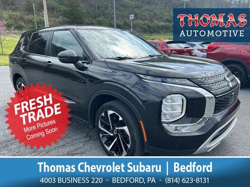 Used 2023 Mitsubishi Outlander SE image 1