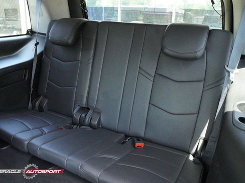 Used 2018 Cadillac Escalade Luxury AWD/4WD image 28
