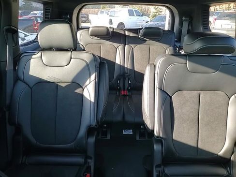 New 2025 Jeep Grand Cherokee L Altitude AWD/4WD image 21