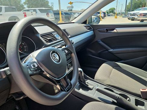 Used 2017 Volkswagen Passat 1.8T S FWD image 10