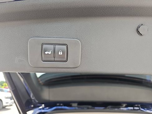 Used 2025 Nissan Murano SV AWD/4WD image 18
