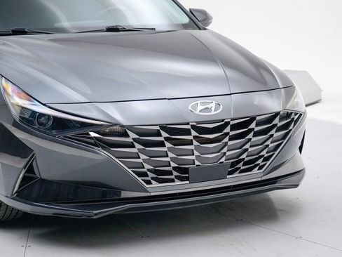 Used 2022 Hyundai Elantra SEL w/ Convenience + Premium Package image 12