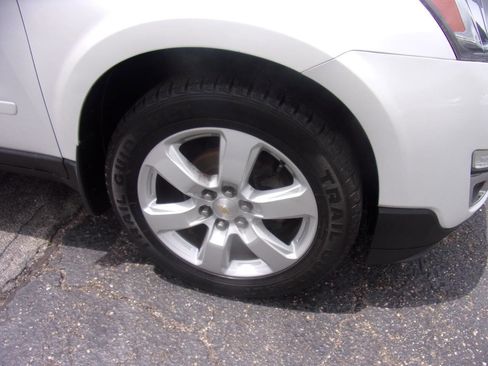 Used 2017 Chevrolet Traverse LT w/ Style and Technology Package image 16