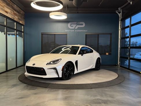 Used 2022 Toyota GR86 Premium RWD image 7