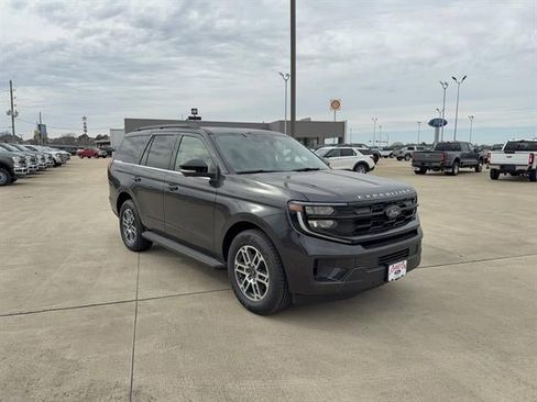New 2026 Ford Expedition Active image 2