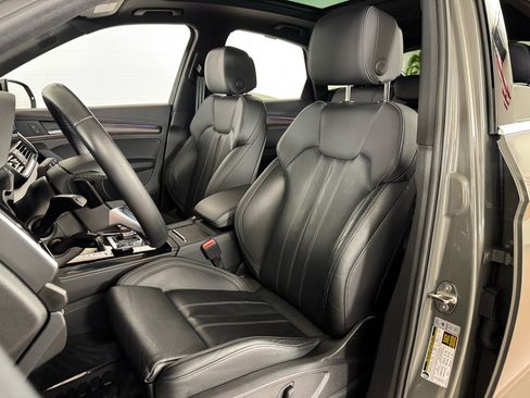 Used 2023 Audi Q5 2.0T Prestige w/ Prestige Package image 13