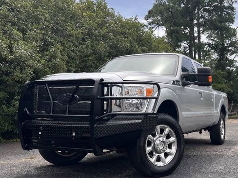 Used 2016 Ford F250 Lariat w/ Lariat Interior Package AWD/4WD image 2