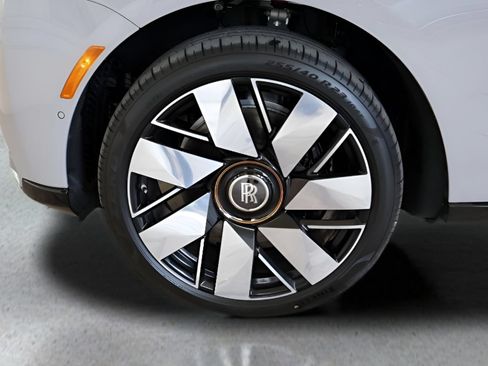 New 2026 Rolls-Royce Cullinan AWD/4WD image 11