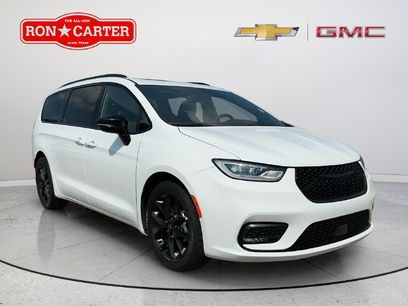 Used 2025 Chrysler Pacifica Limited