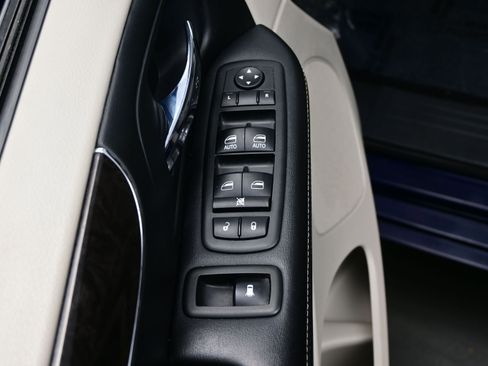 Used 2012 Chrysler Town & Country Touring-L w/ Entertainment Group #2 FWD image 10