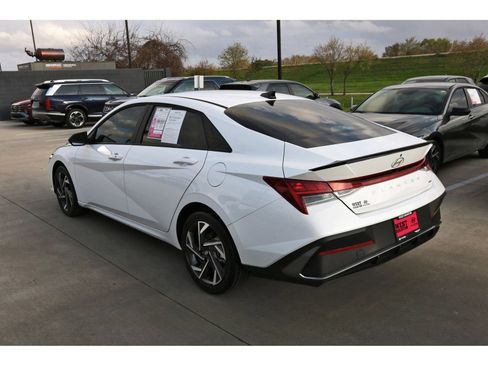 Certified 2025 Hyundai Elantra SEL FWD image 7
