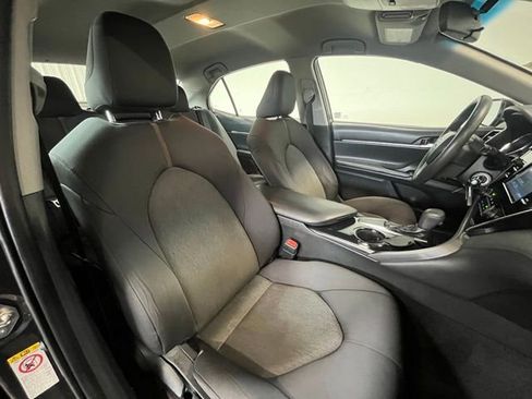 Used 2018 Toyota Camry LE FWD image 9