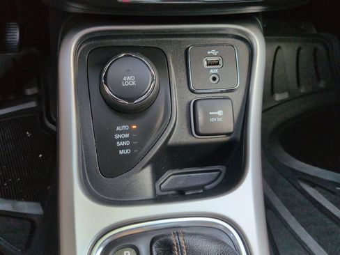 Used 2018 Jeep Compass Latitude AWD/4WD image 20