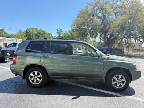 Used 2006 Toyota Highlander 4WD V6 w/ 3rd Row image 2