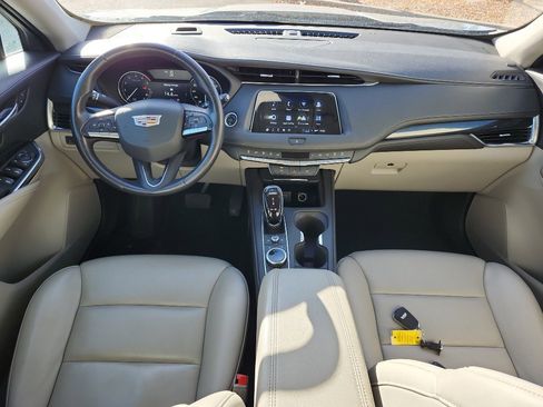 Used 2023 Cadillac XT4 Premium Luxury image 12