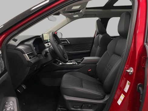 New 2025 Mitsubishi Outlander SEL image 30