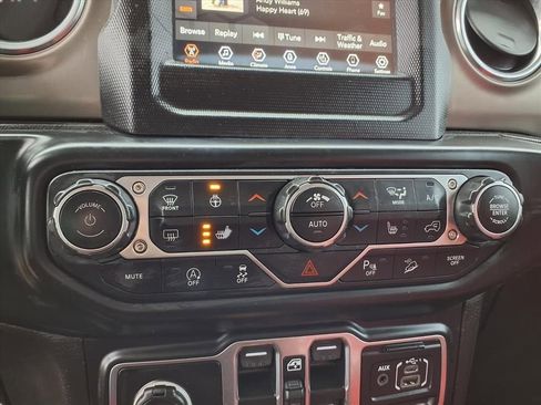 Used 2019 Jeep Wrangler Unlimited Rubicon w/ Cold Weather Group image 7