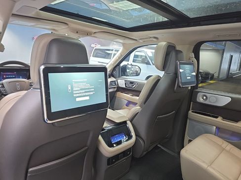 Used 2023 Lincoln Navigator Reserve AWD/4WD image 20