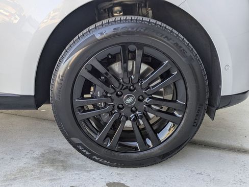 Used 2023 Land Rover Range Rover SE image 30